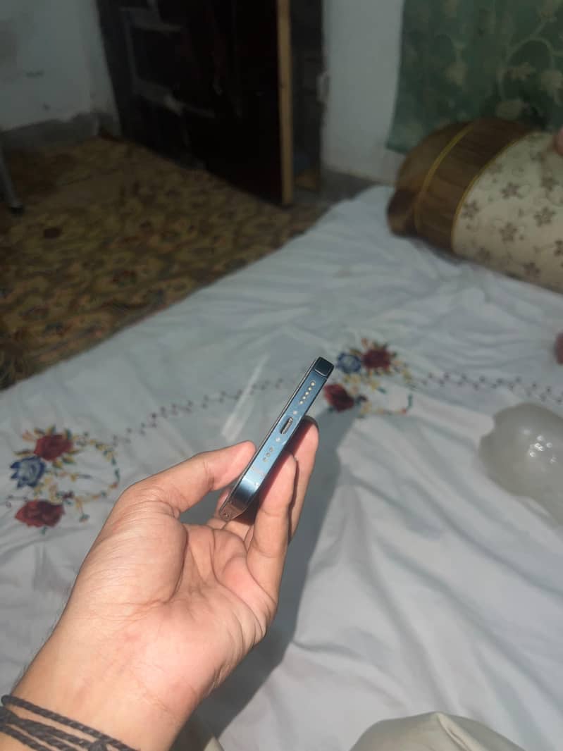 Apple iPhone 14 4