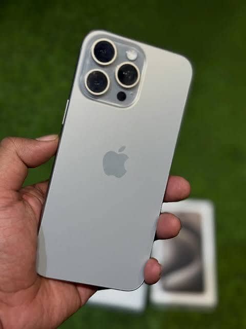 Apple iPhone 15 Pro Max 0