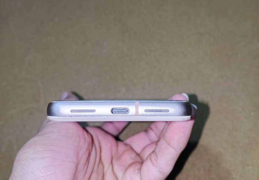 Google Pixel 8 4