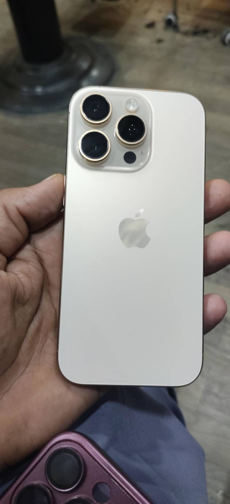 Apple iPhone 16 Pro 0
