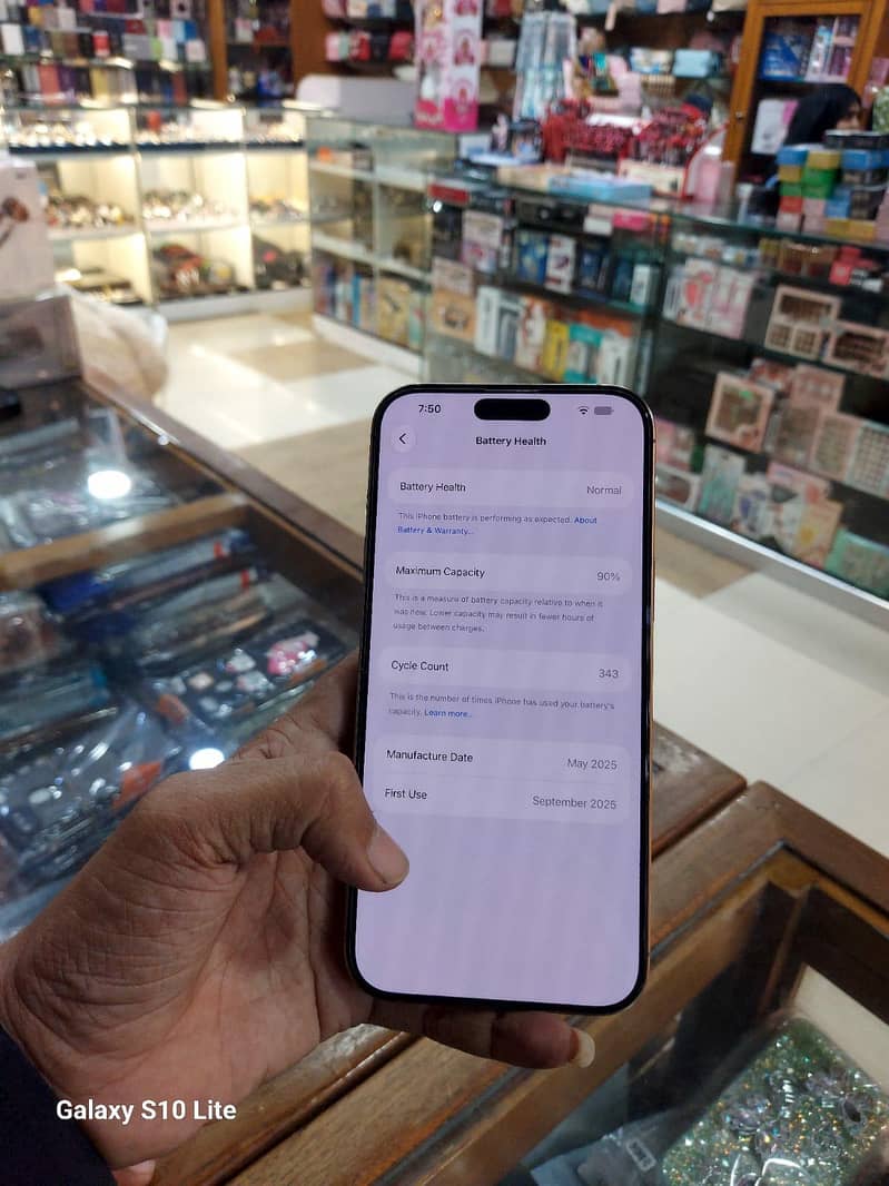 Apple iPhone 16 Pro Max 2