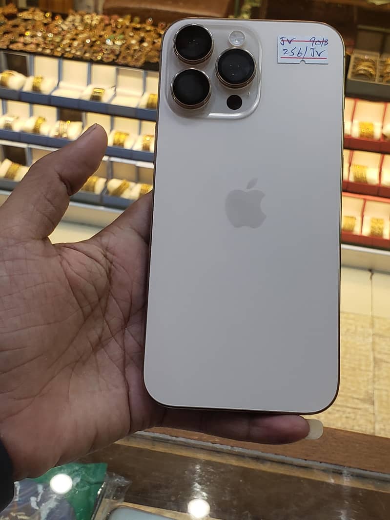Apple iPhone 16 Pro Max 3