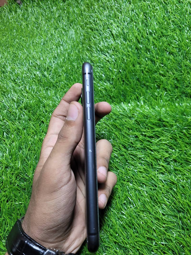 Apple iPhone 11 5