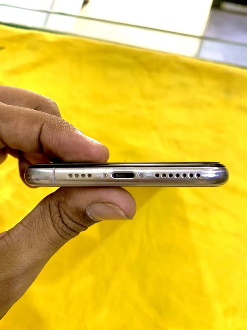 iPhone xs max 4