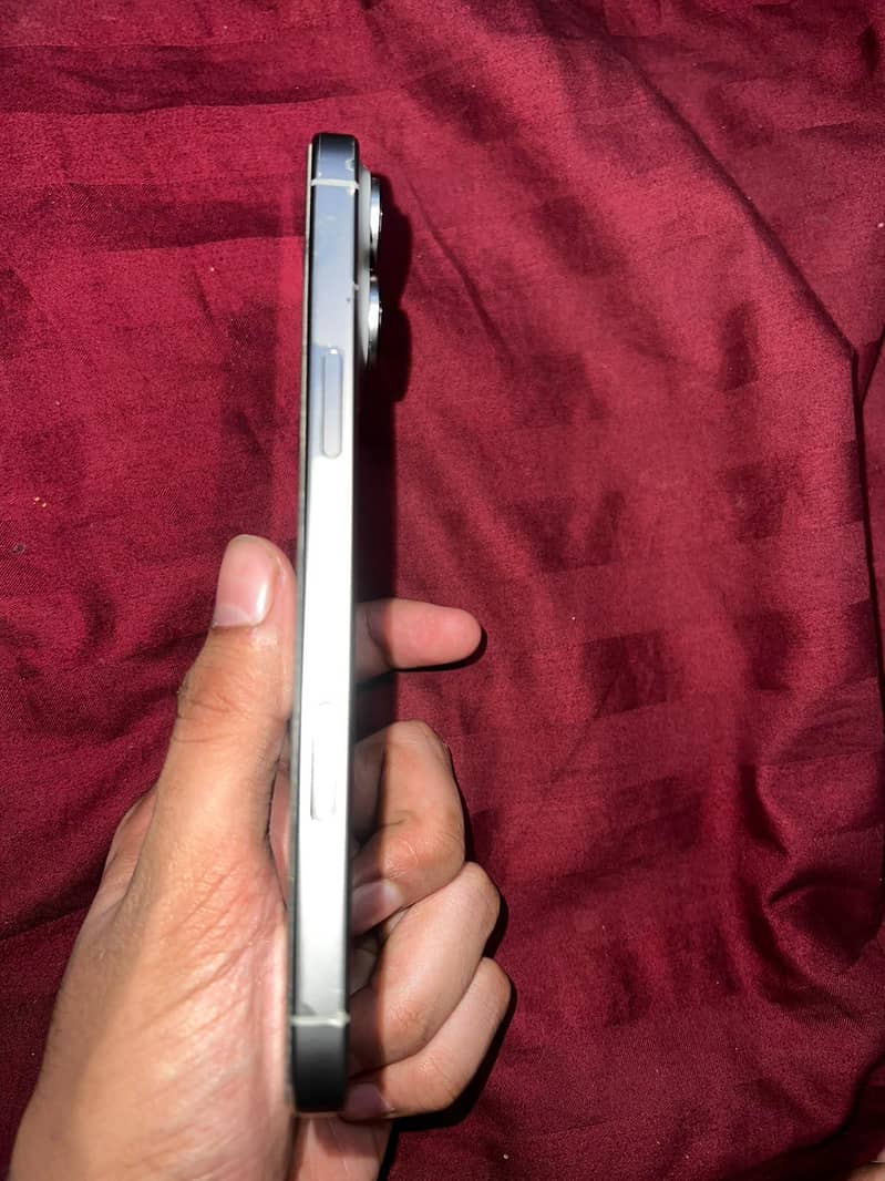 Apple iPhone 16 Pro Max 0