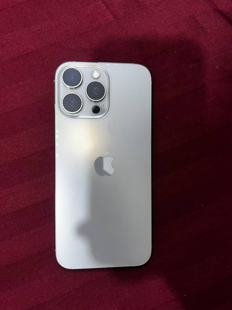 Apple iPhone 16 Pro Max 2
