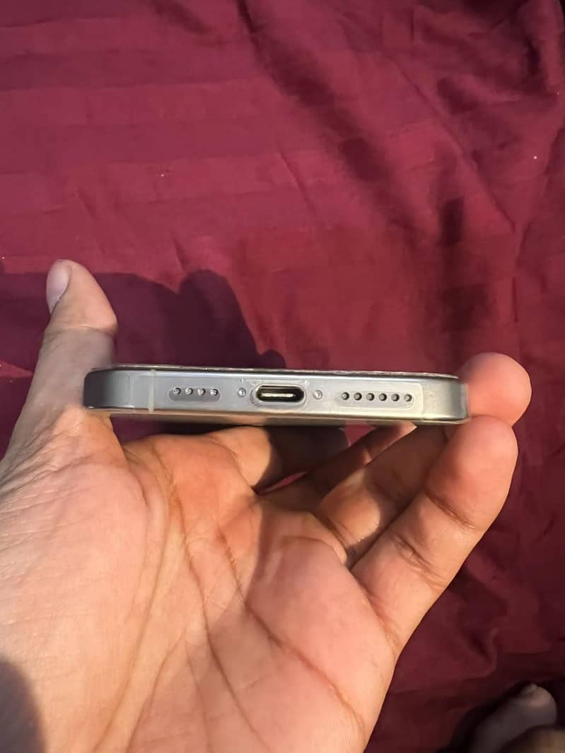Apple iPhone 16 Pro Max 3