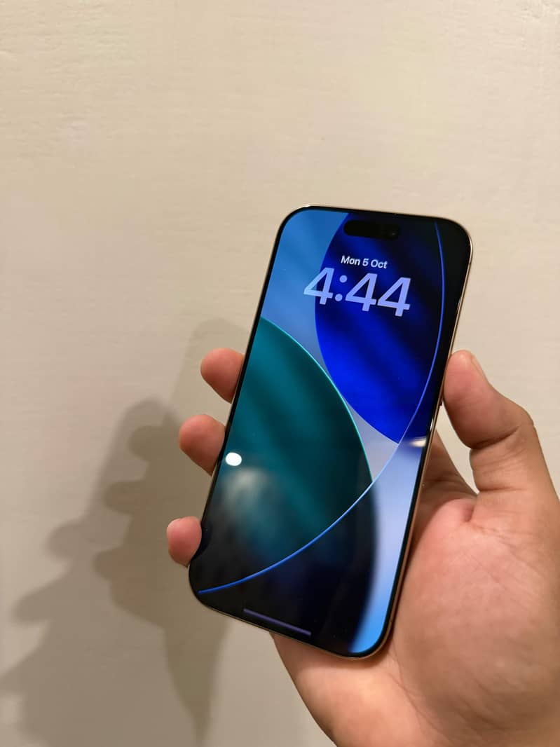 Apple iPhone 16 Pro 1