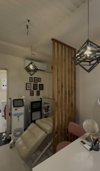 Running Salon & Advanced Aesthetic Clinic For Sale