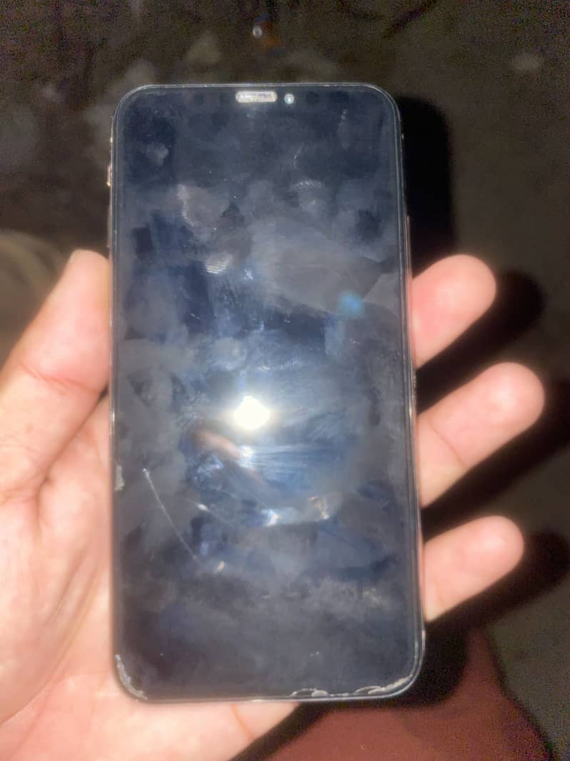 Apple iPhone XS 4