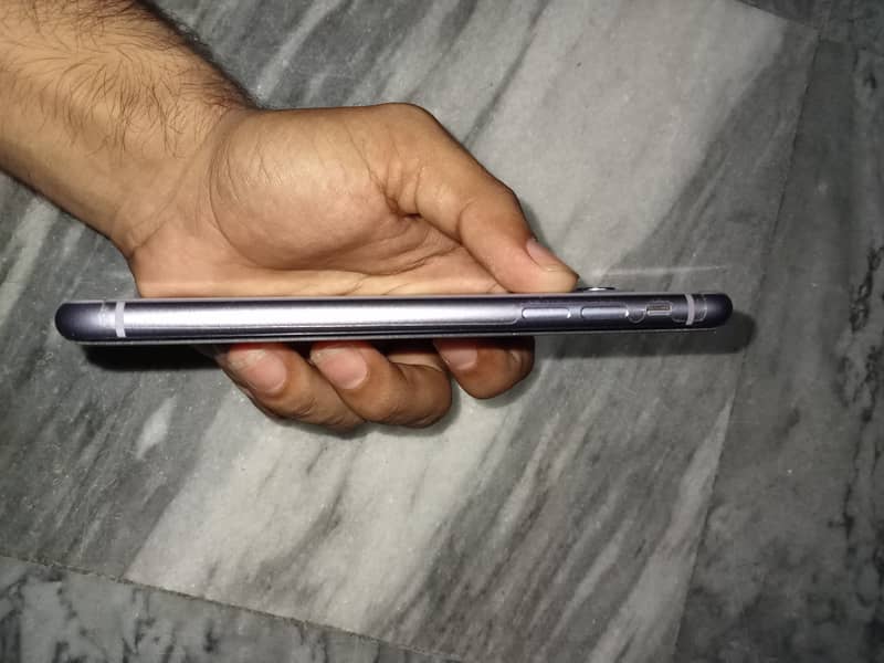 Apple iPhone 11 3