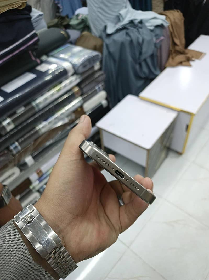Apple iPhone 15 Pro Max 1