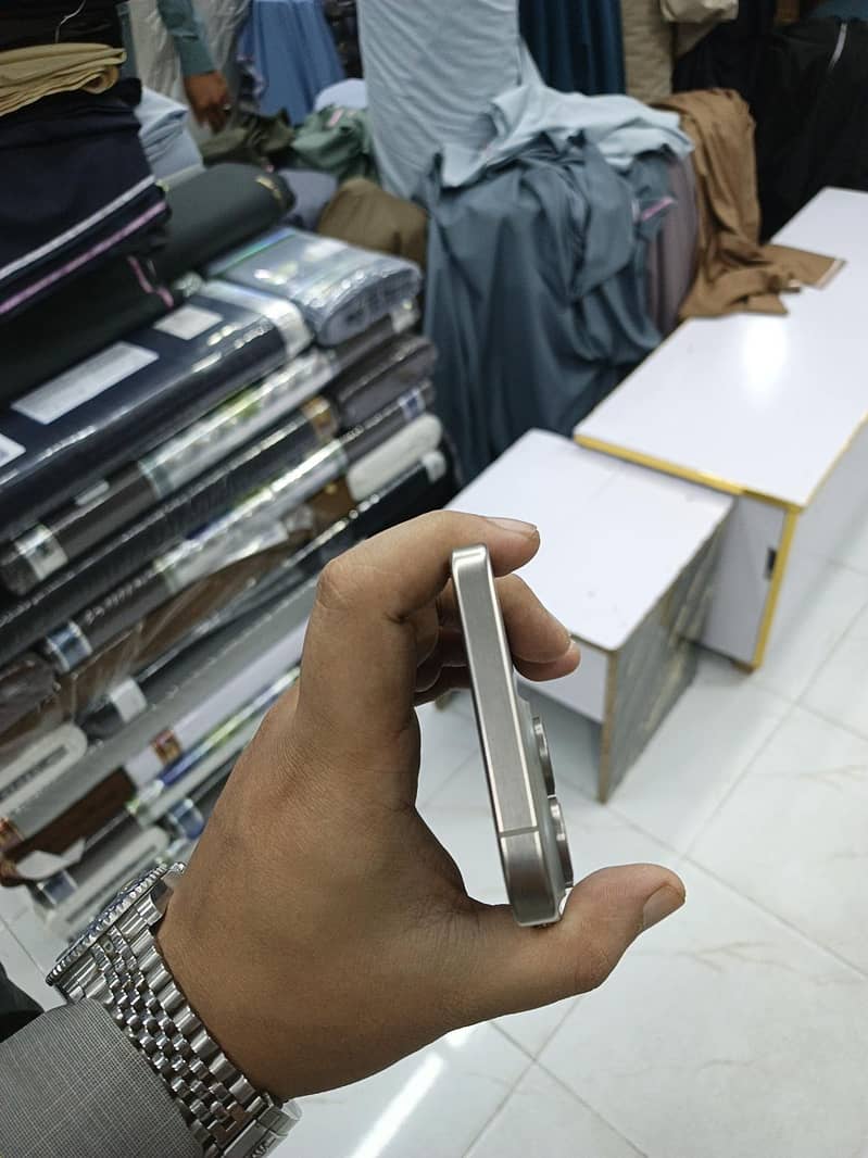 Apple iPhone 15 Pro Max 2