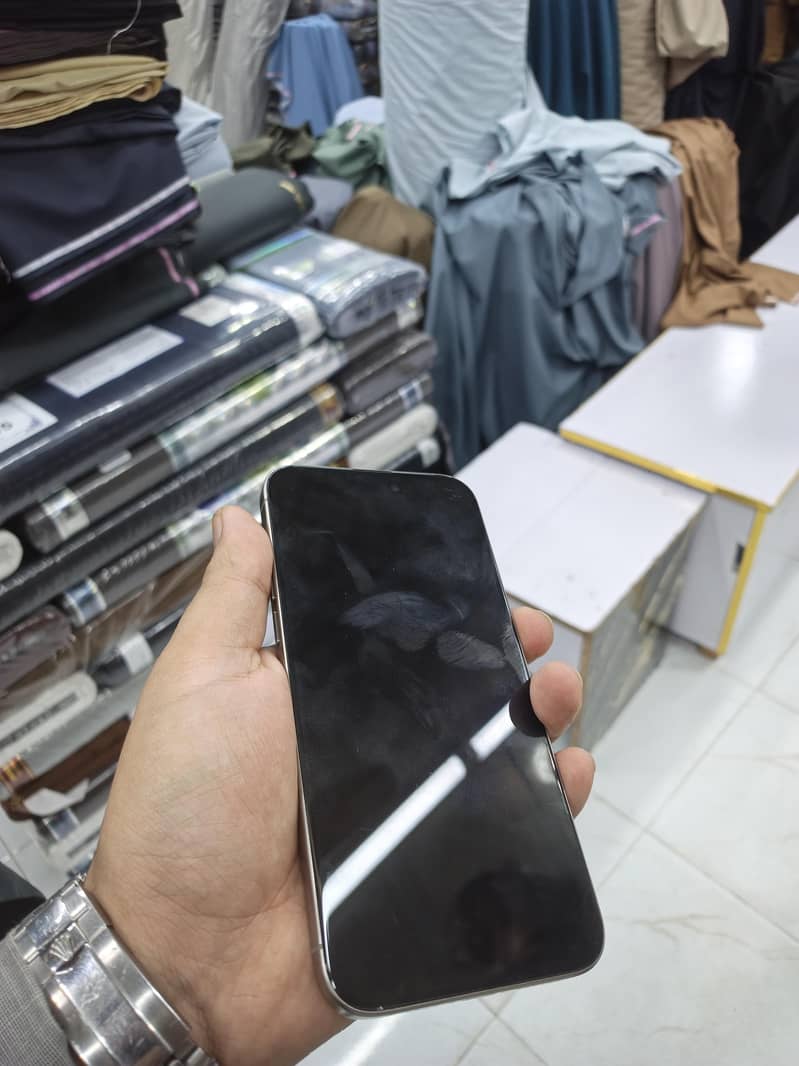 Apple iPhone 15 Pro Max 4