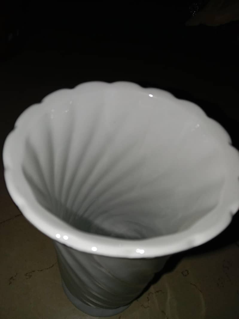 uk vase 2