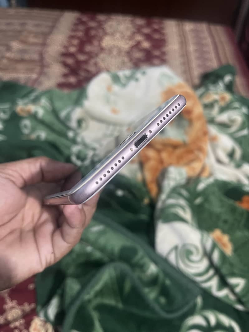 Apple iPhone 7 Plus 5