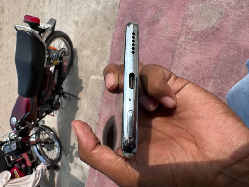 Tecno CAMON 40 Pro 4