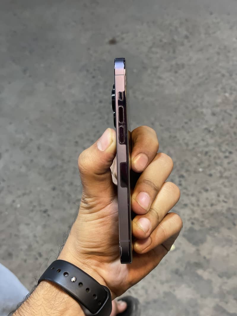 Apple iPhone 14 Pro 2