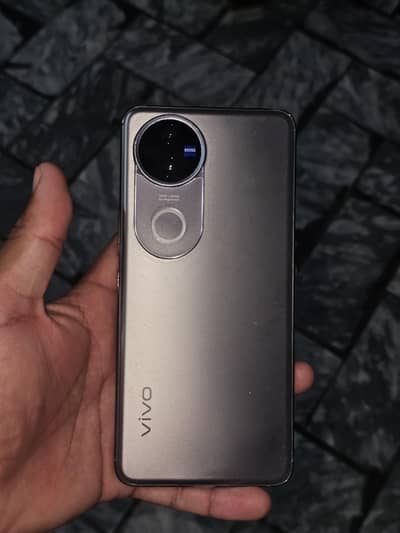 Vivo V50