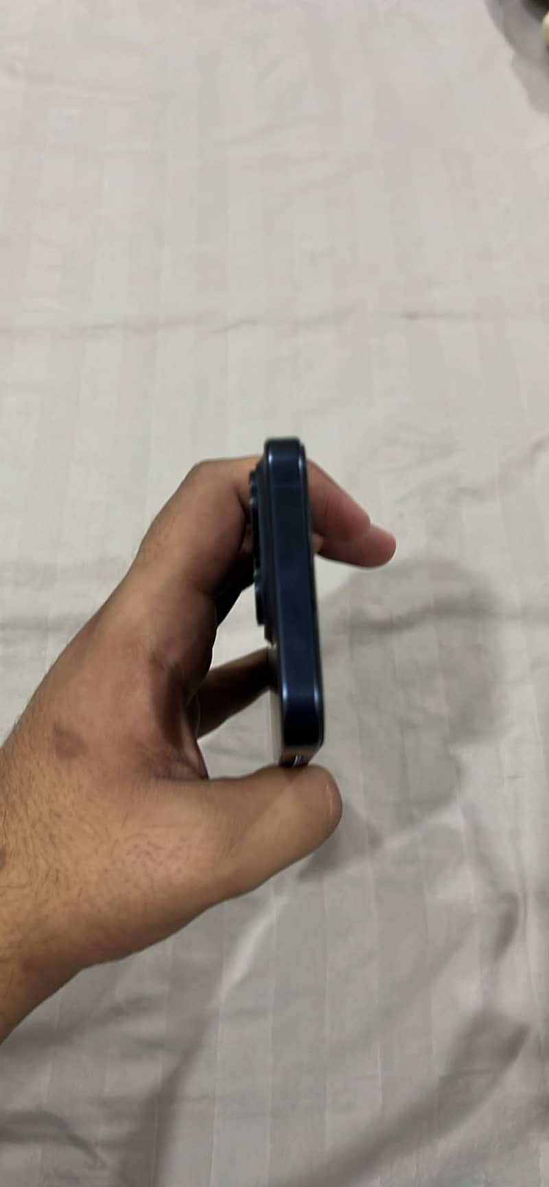 Apple iPhone 15 Pro 3