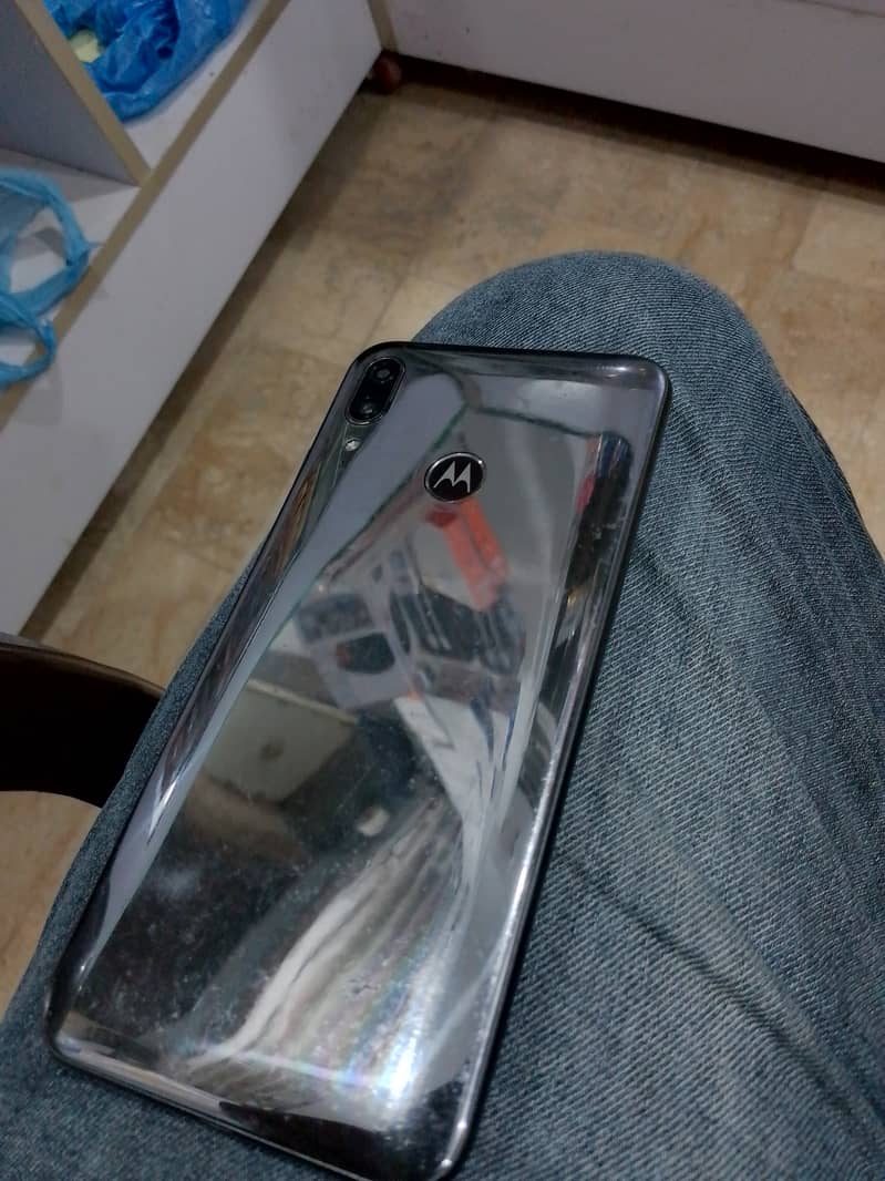 Motorola Moto E6 Plus 4
