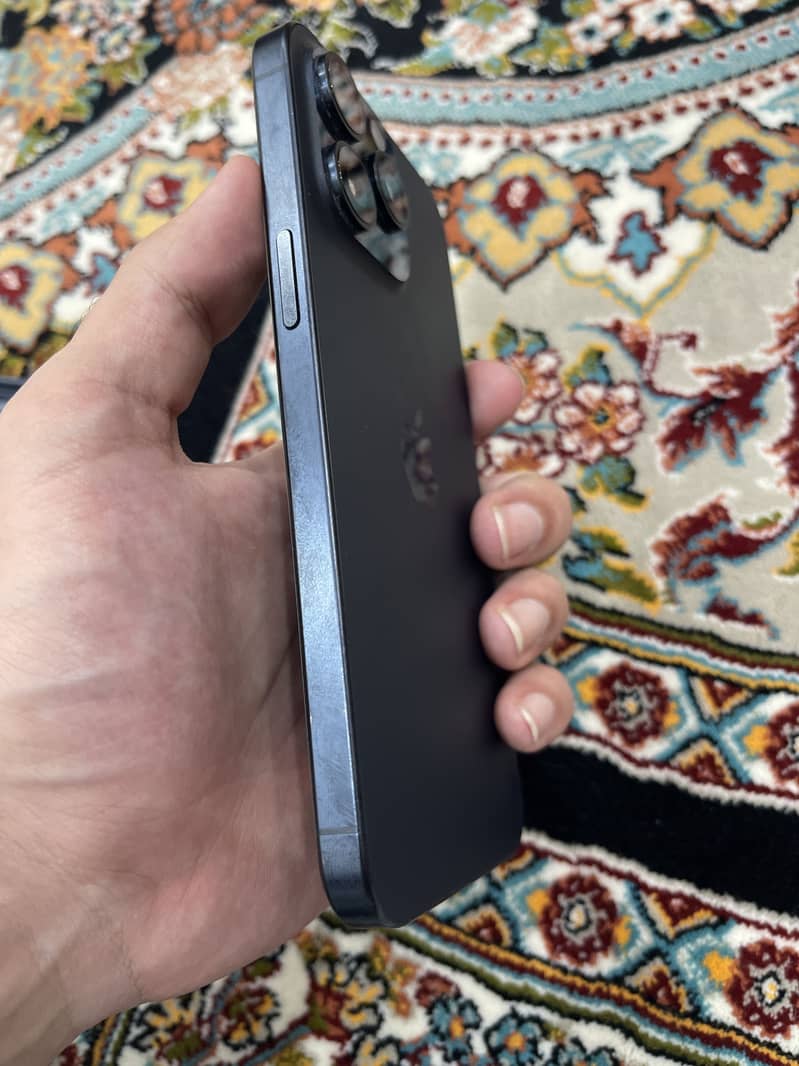 Apple iPhone 15 Pro Max 1