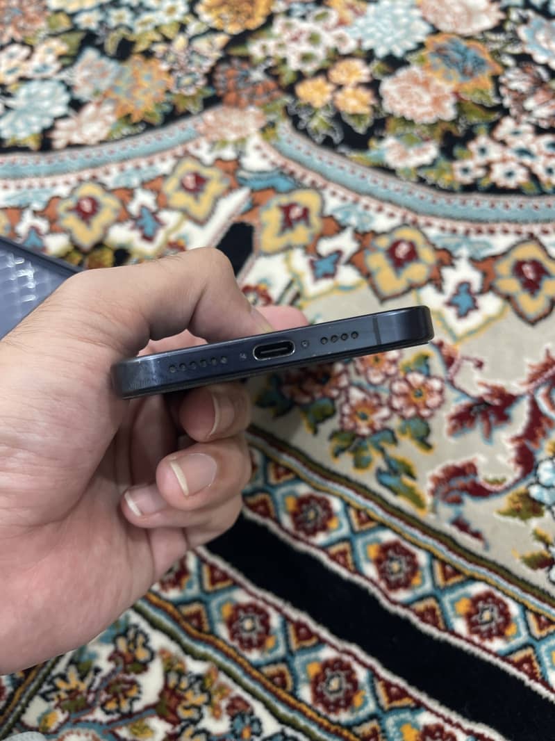 Apple iPhone 15 Pro Max 2
