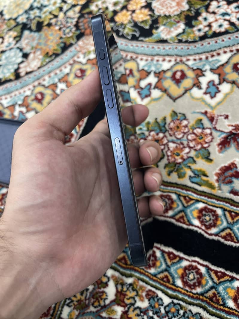 Apple iPhone 15 Pro Max 3