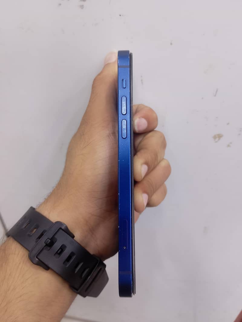 Apple iPhone 12 7