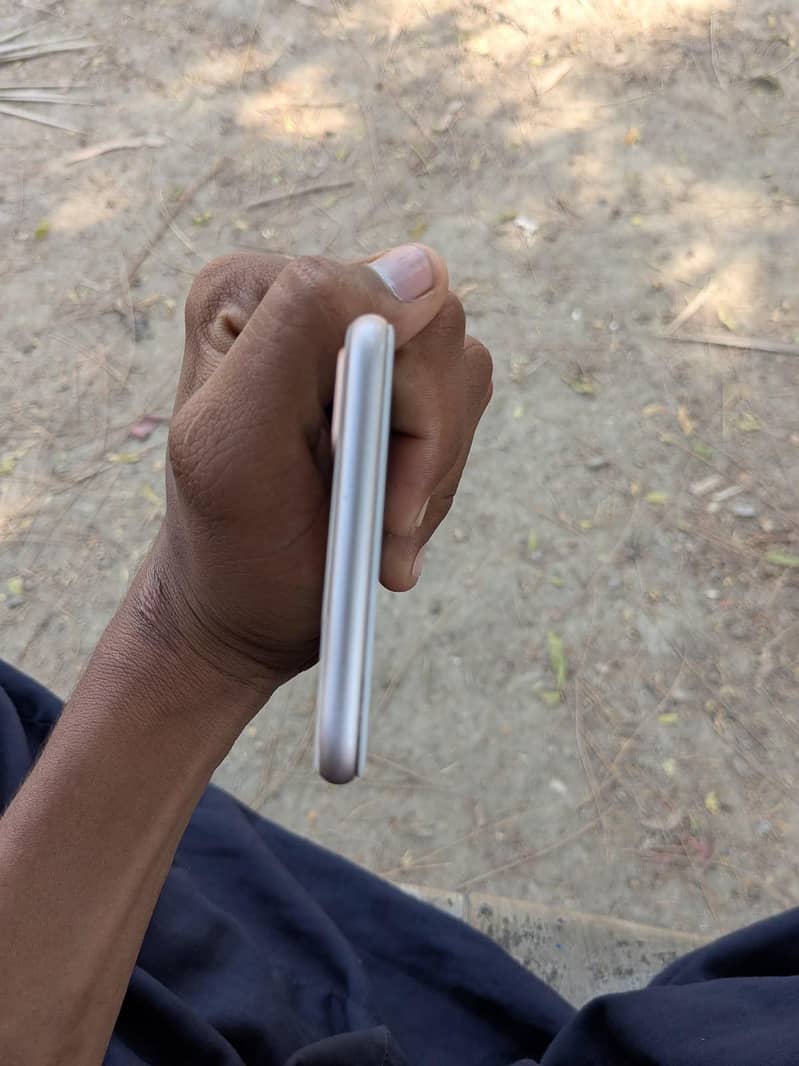 Apple iPhone 8 Plus 1