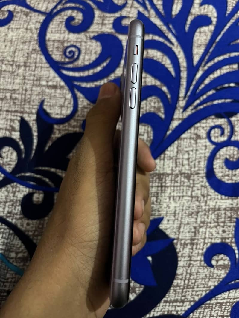 Apple iPhone 11 6