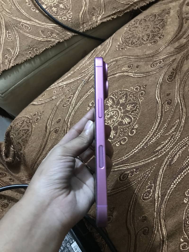 Apple iPhone 16 3