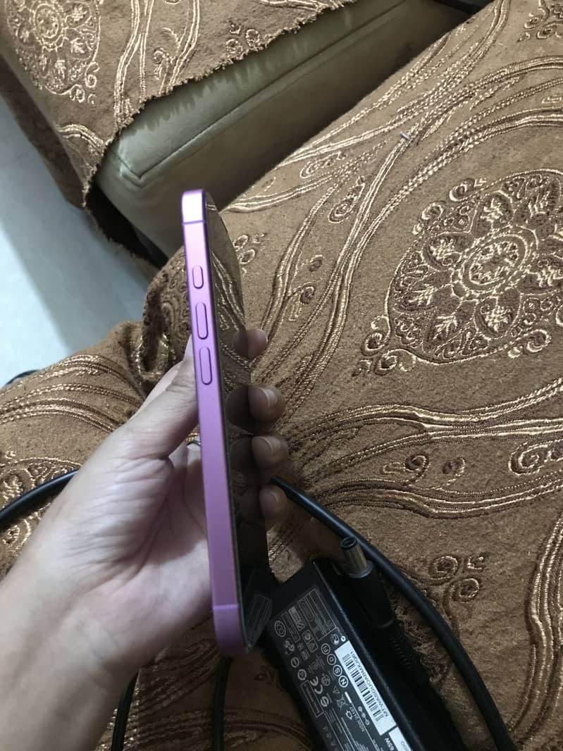 Apple iPhone 16 4