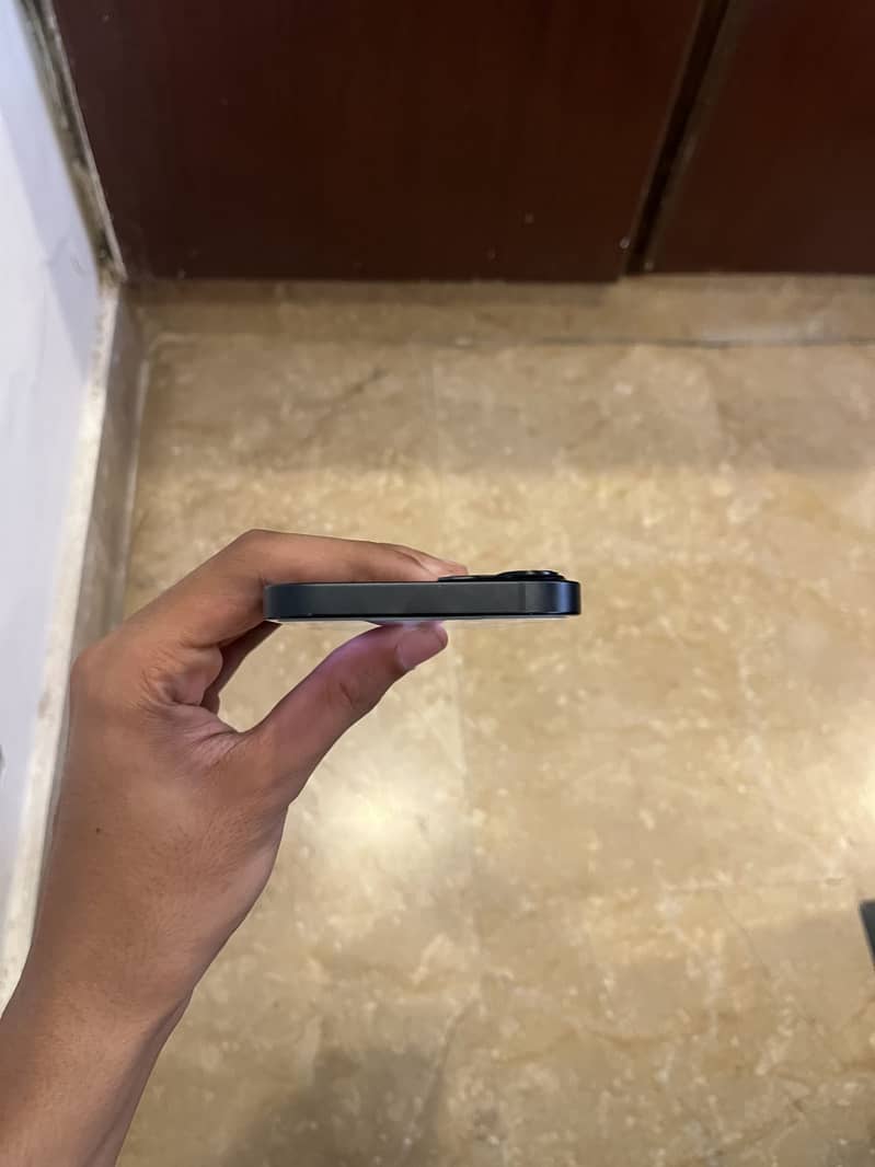 Apple iPhone 13 2