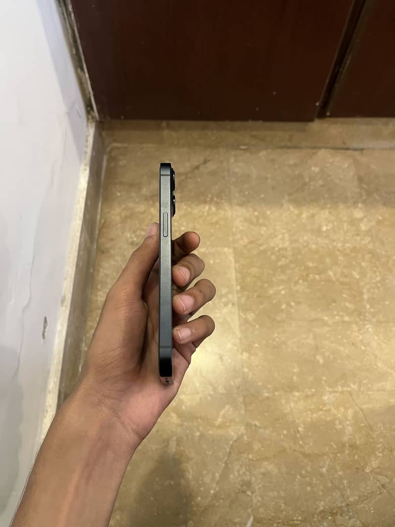 Apple iPhone 13 4