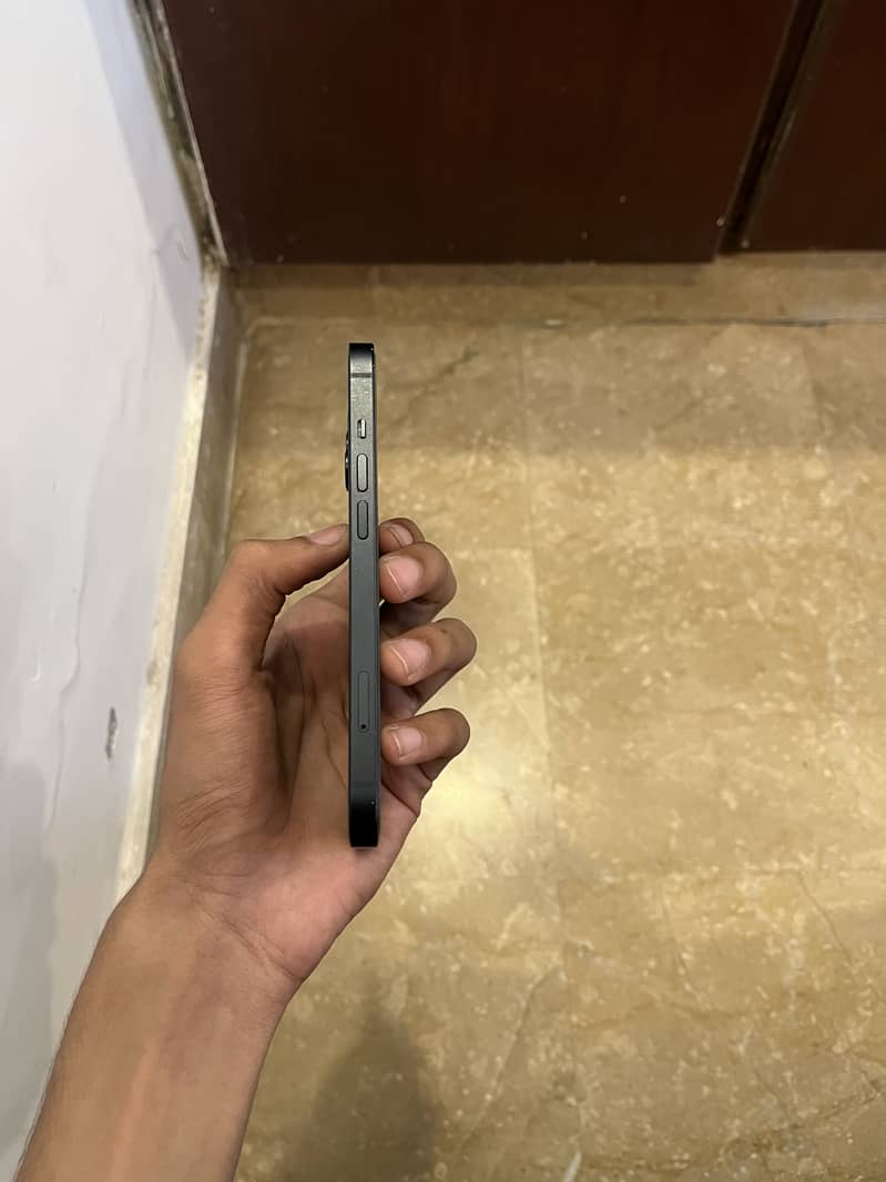 Apple iPhone 13 5