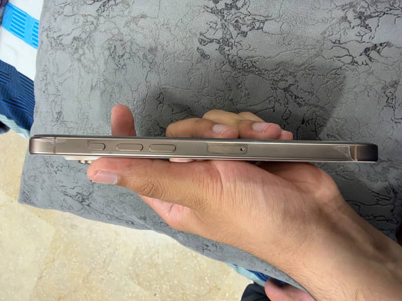 Apple iPhone 16 Pro Max 2