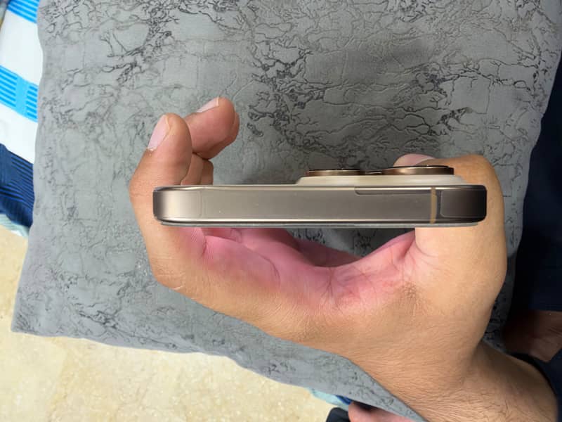 Apple iPhone 16 Pro Max 3