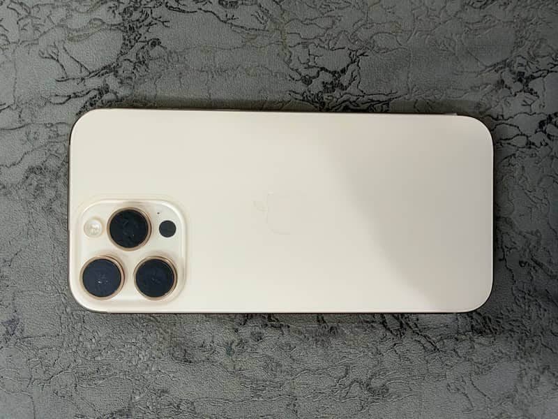 Apple iPhone 16 Pro Max 4