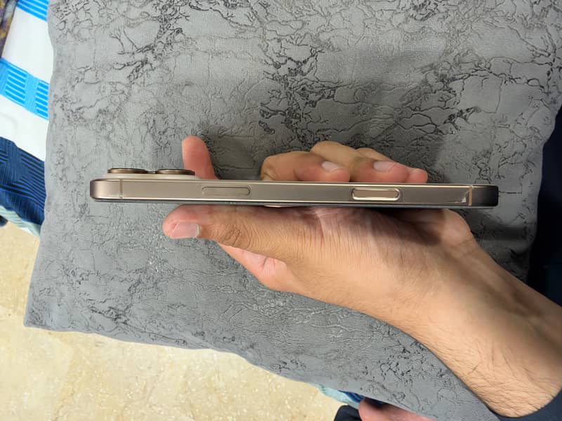 Apple iPhone 16 Pro Max 6