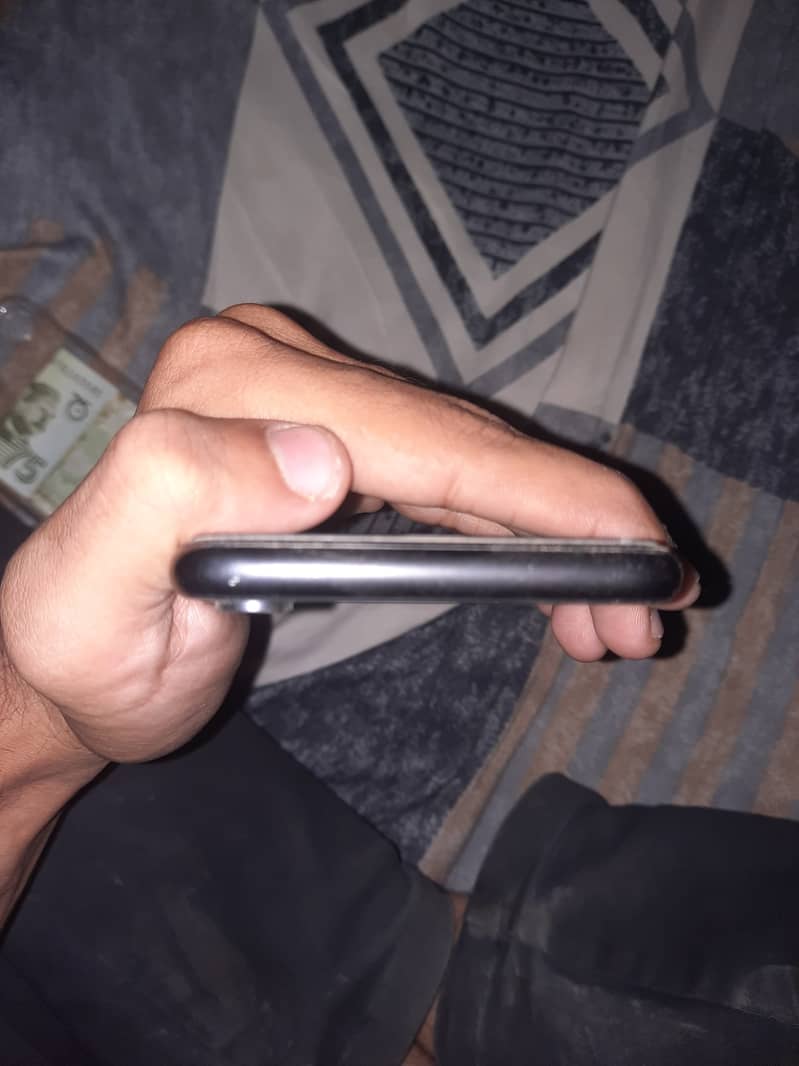 Apple iPhone XR 1