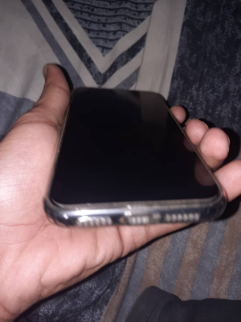 Apple iPhone XR 6