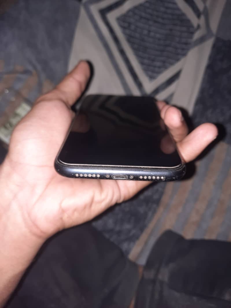 Apple iPhone XR 8