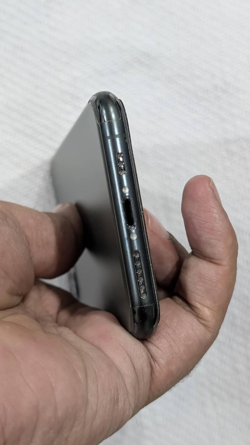 Apple iPhone 11 Pro 4