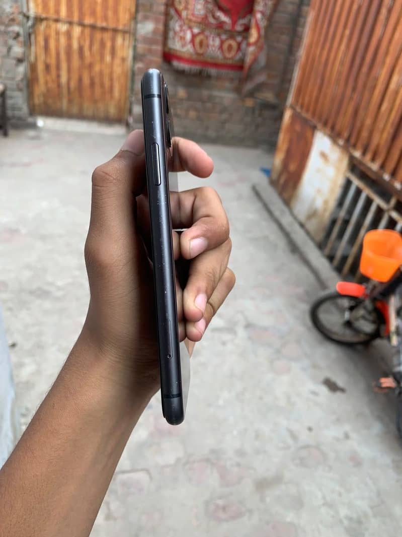 Apple iPhone 11 3