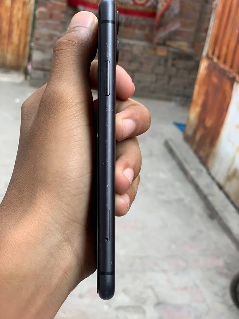 Apple iPhone 11 4