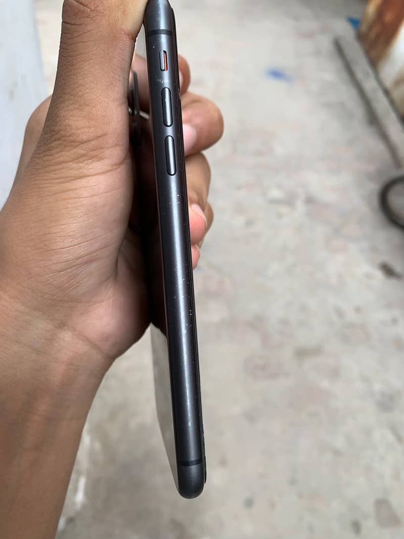 Apple iPhone 11 7