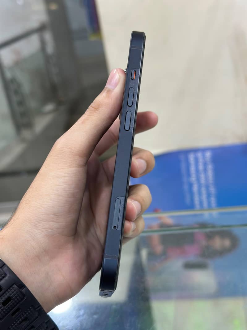 Apple iPhone 13 2