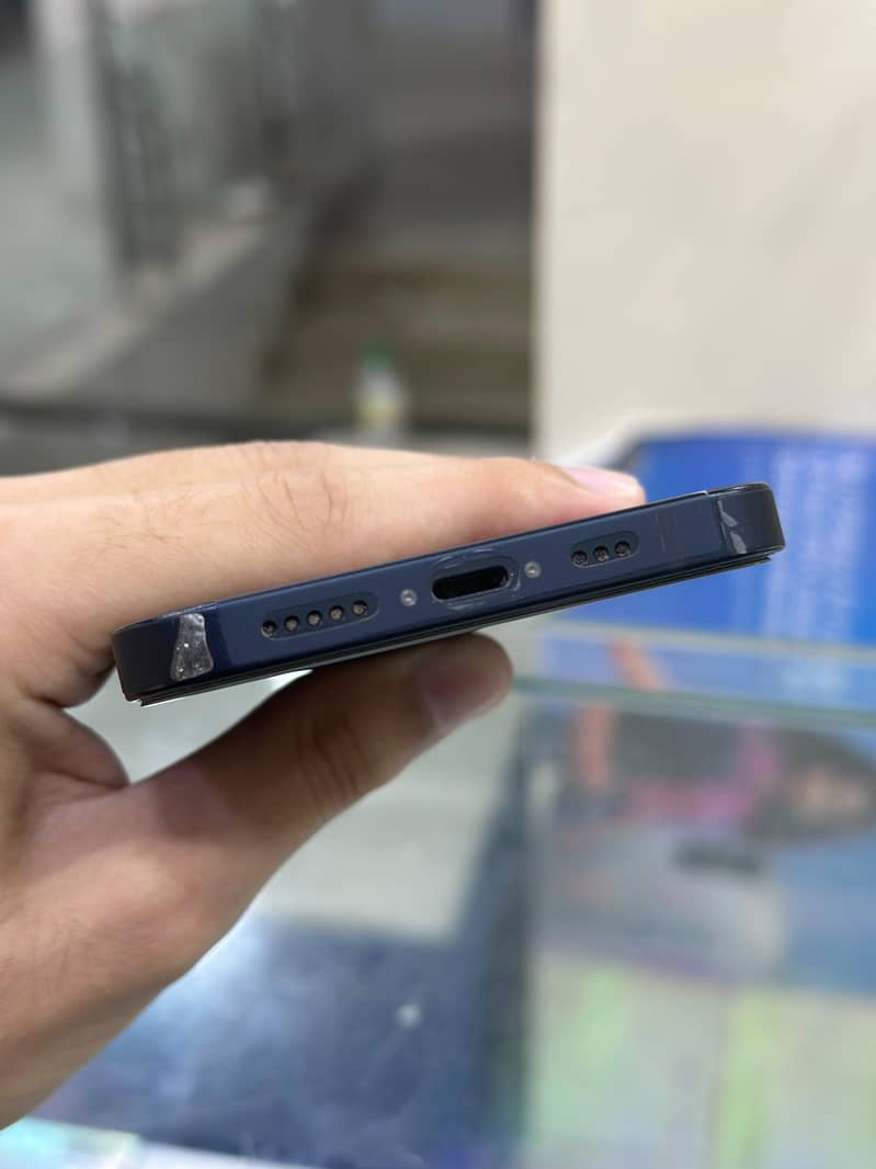 Apple iPhone 13 4