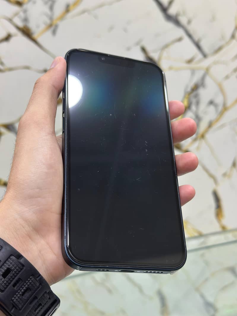 Apple iPhone 13 5
